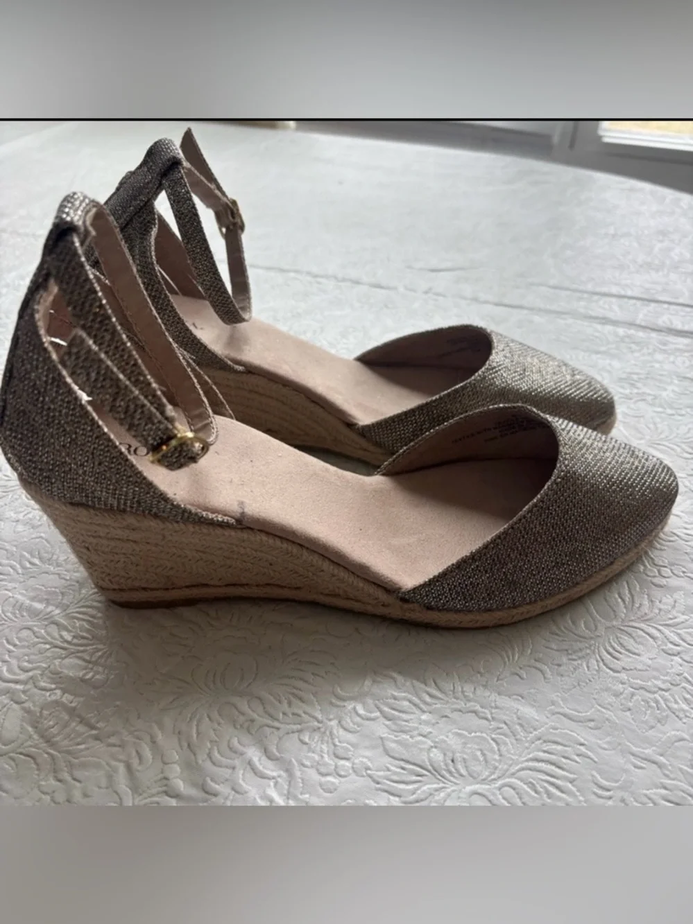 ❤️2/$15or3/$21❤️Merona Espadrille Ankle-Strap Shoes in Metallic Taupe, Size 9.5